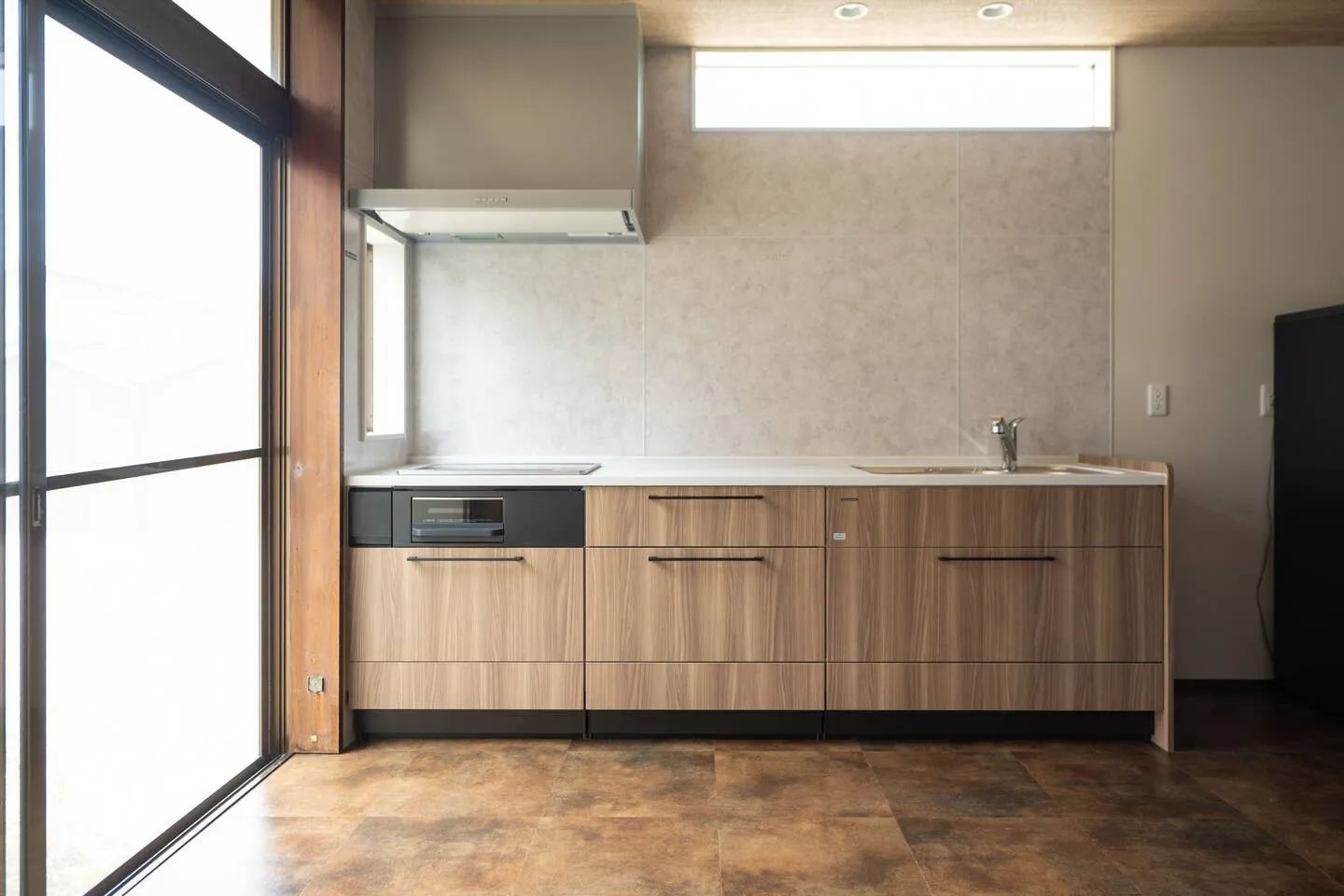 地元の食材を調理できるフルキッチンとダイニング